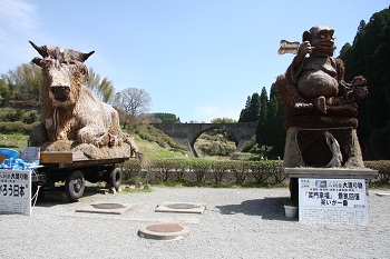 通潤橋に くまモン