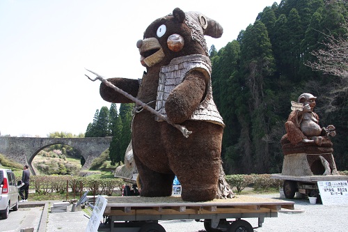 通潤橋に くまモン