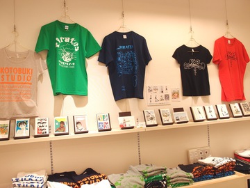 江口寿史展特設ショップにポストカード、Ｔシャツ、額装版画が入荷しました！！
