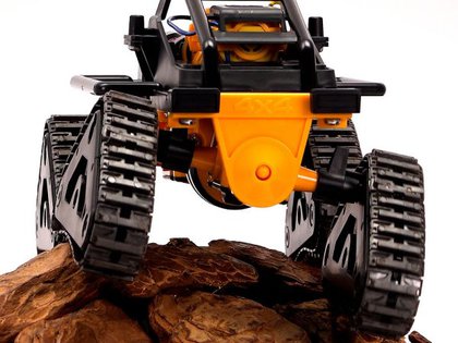 どんな悪路でも走る「4輪クローラー」 どんな悪路でも走る「4輪クローラー」