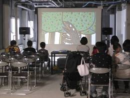 ☆上通商店街プレゼンツ☆　超大型絵本おはなし会、大盛況！