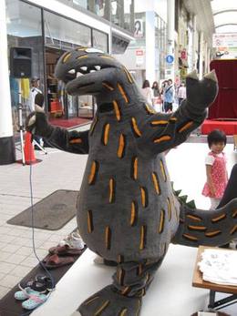 ☆上通商店街プレゼンツ☆　超大型絵本おはなし会、大盛況！