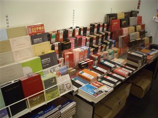 ぎっしりと並んだ手帳類の中でのナンバーワンは・・・?