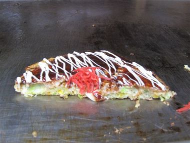 具は肉・卵・キャベツ・ツナ・イカ・タコなど。海の幸満載!