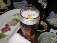 ペイントくん持参の「食用金箔入りビール」!豪華です・・・