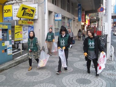 専用ビブスと軍手を装着し、いざ出発。