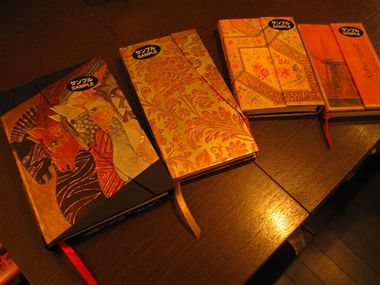 長崎書店では約40種類のノートを取り揃えています