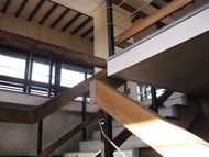 階段をぐるりと登って・・・