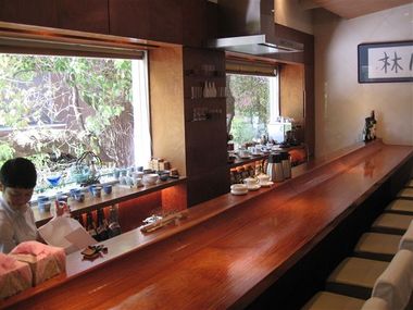 こちらはながしょが予約した「八」さん。長崎書店2階にある、とっても素敵なお店です。