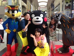 ☆上通商店街プレゼンツ☆　超大型絵本おはなし会、大盛況！