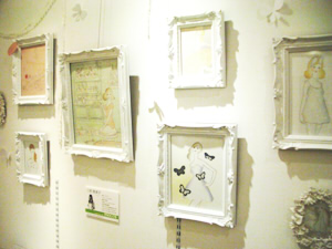 「mocos×30s artist特別展」開催中