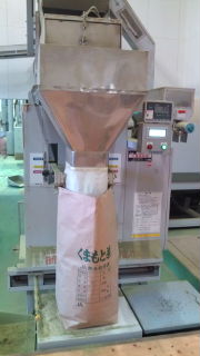 生葉コンテナから製造ラインへ◎