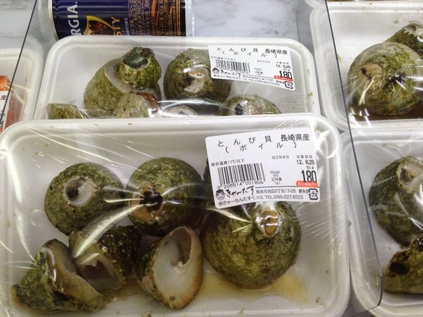 鮮魚売り場は、花盛り?