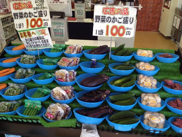 鮮魚売り場は、花盛り?