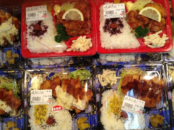 鮮魚売り場は、花盛り?