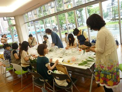 シワとり~!などくだみ化粧水作り開催しました。