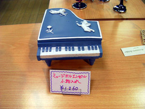 人気商品紹介PART81 ピアノ型小物入れ