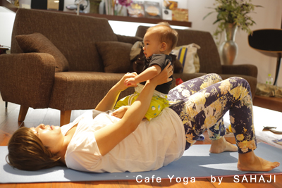 カフェヨガ8月 おやこよが