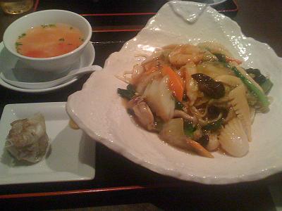 東京駅外の黒掘横丁内の天津飯店さん(^^)