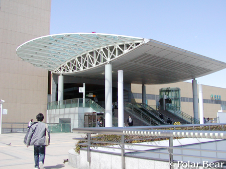 長野駅の東口はとても新しいです(^^)