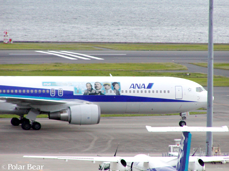 何のラッピングペイント!? 羽田空港にて