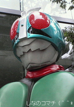 バンダイ本社前の仮面ライダーさんです(^^)