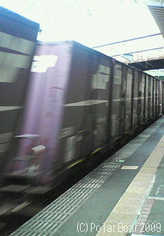 貨物列車が通過します☆=