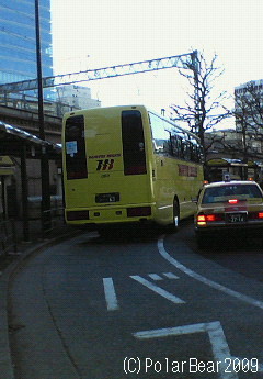 国際フォーラムとはとバス乗り場です(^^*