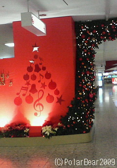 東京駅地下街のクリスマスモニュメントです(^ー^*