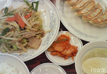 ぎょうざの満州さんで野菜炒めセットを注文しましたら(゚o゚)