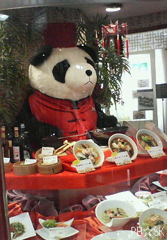 中華料理屋さんの入り口にパンダさんが♪