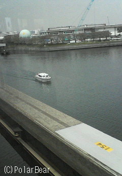 【東京モノレール】の車窓からの風景です(^▽^*