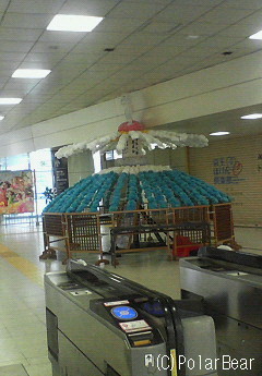 府中駅に萬燈大会の【花萬燈】が飾られておりました♪
