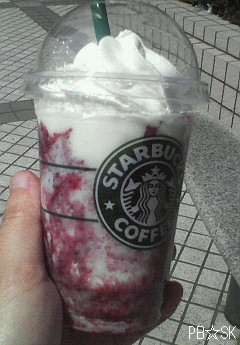 【ブルーベリークリームフラペチーノ】を飲みました(^~^*
