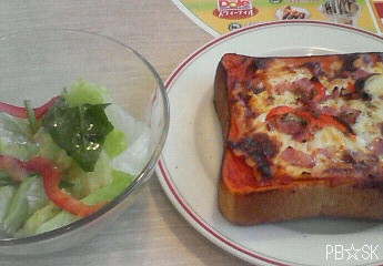 ブランチに「ピザトーストセット」を