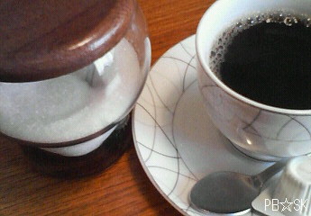 シュガーポットから、お砂糖を