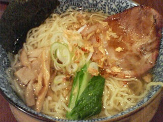 府中駅ビルの空海さんで塩ラーメンを頂きました(^^)