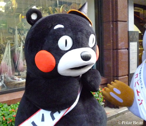 ハロウィン帽子が戻ってホッとしている【くまモン】です☆＝