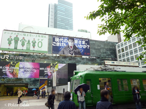 雨の渋谷のハチ公前です(^^)/