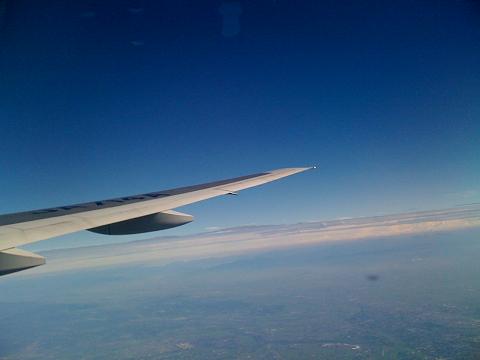 飛行機からの空、昨日の空、今日の空です☆=