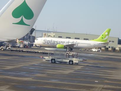 阿蘇くまもと空港で見ましたソラシドエアさんの飛行機です