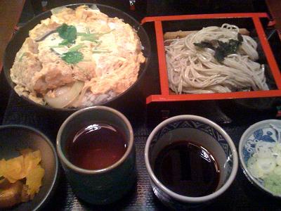 そば屋さんの丼はとても美味しいですねー♪