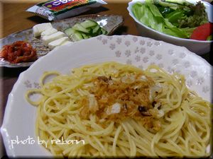 ひとりで夕食のペペロンチーノ