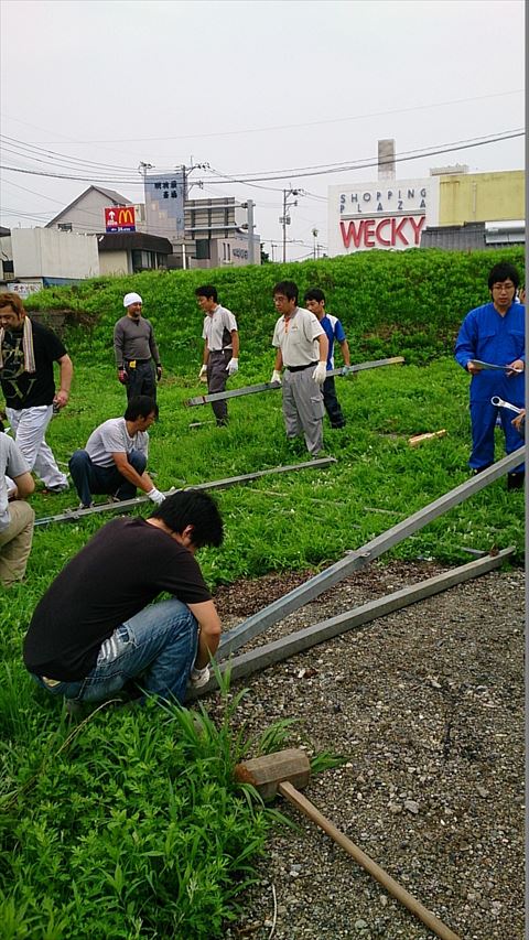 日曜に大工さん