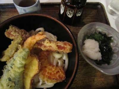 ●ボリューム満点うどん”よこ山”